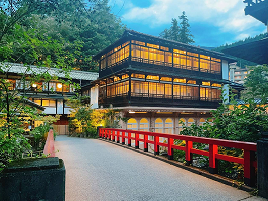 四万温泉
